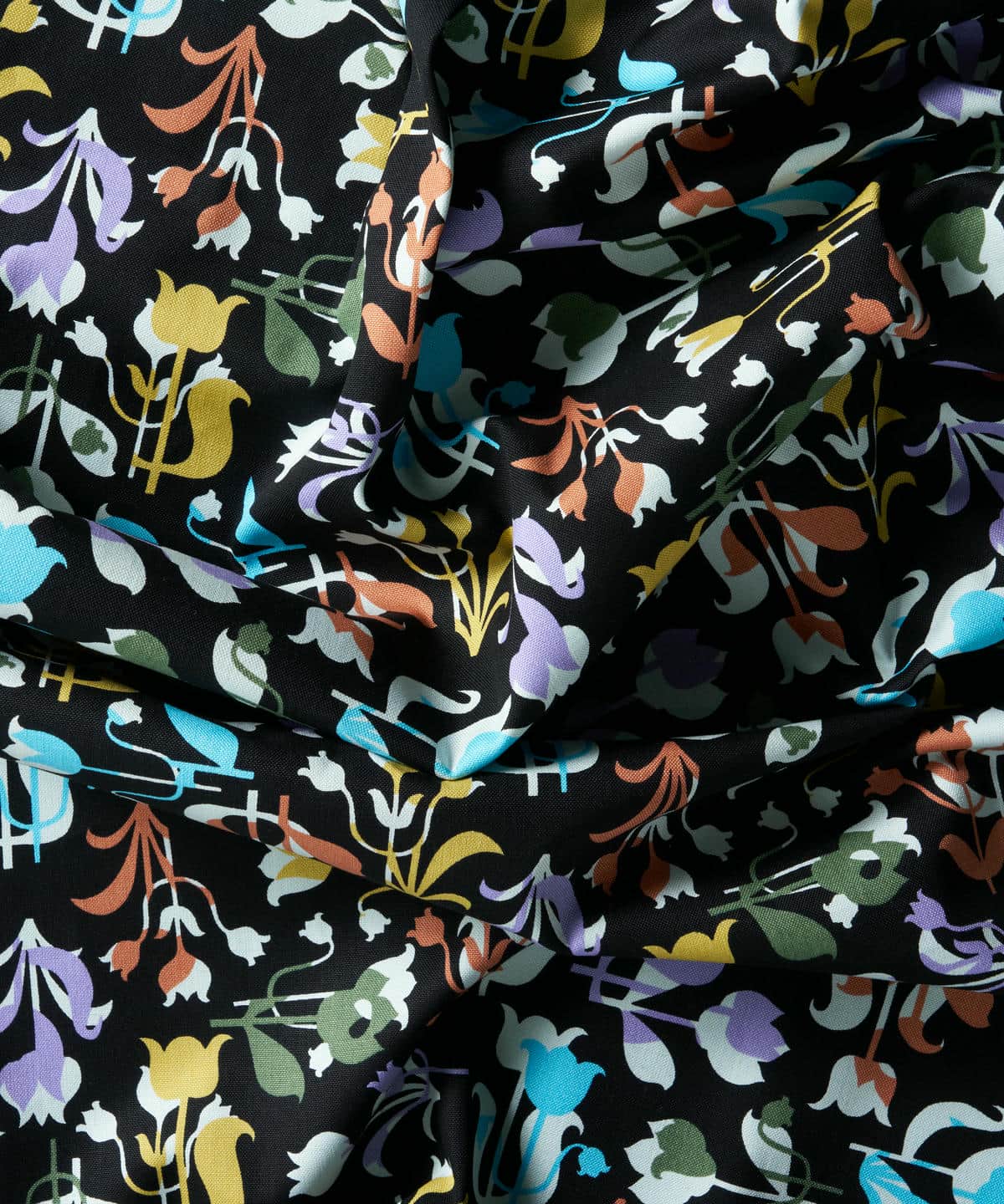 フローラル・フリーズ ニュー・コットン・キャンバス